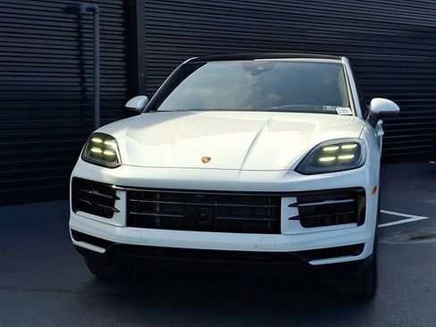 Used 2026 Porsche Cayenne Coupe AWD/4WD image 10