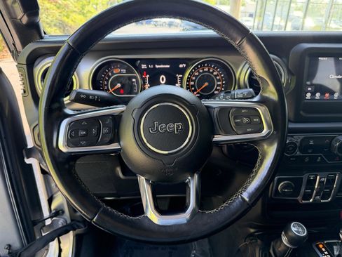 Used 2020 Jeep Wrangler Unlimited Sahara AWD/4WD image 33