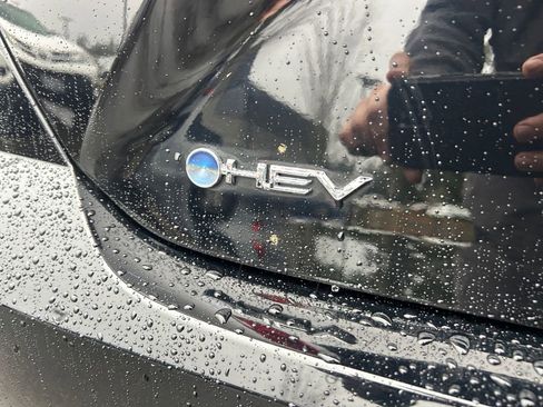 Used 2025 Toyota Camry SE image 31