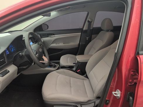 Used 2019 Hyundai Elantra SE FWD image 4