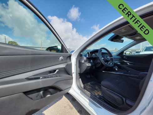 Used 2025 Hyundai Elantra SEL FWD image 10