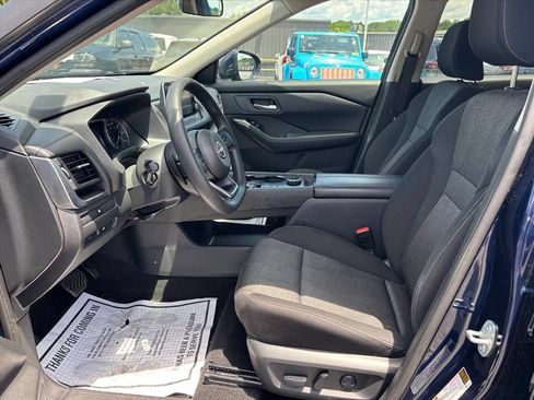 Used 2024 Nissan Rogue SV AWD/4WD image 11