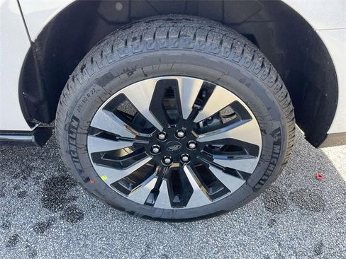 New 2025 Ford Expedition Max Platinum w/ Driver's Package image 21