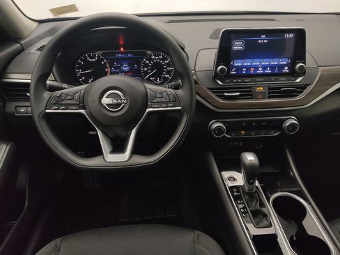 Used 2024 Nissan Altima 2.5 SV image 22