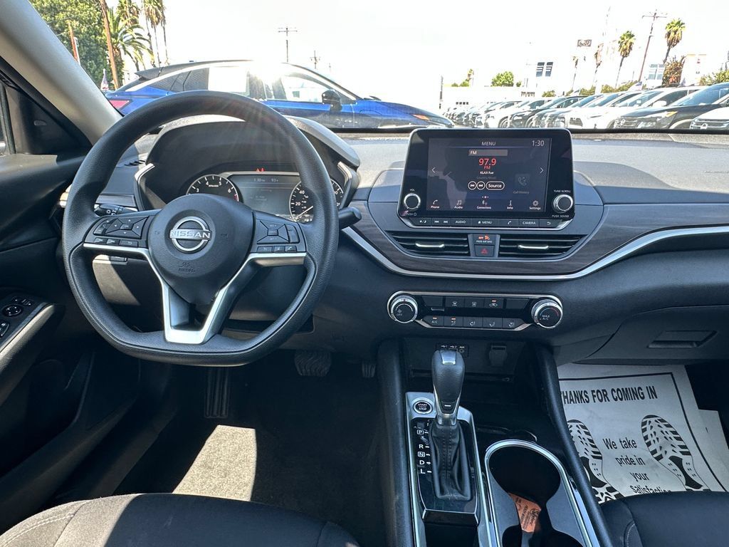Used 2024 Nissan Altima 2.5 SV FWD image 19