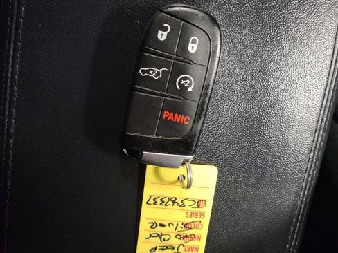 Used 2018 Jeep Grand Cherokee Overland AWD/4WD image 31