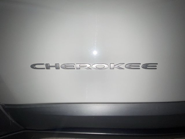 Used 2022 Jeep Cherokee Trailhawk AWD/4WD image 25