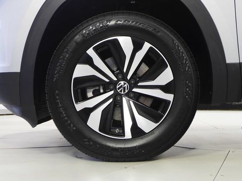 Used 2025 Volkswagen Atlas SE FWD image 5