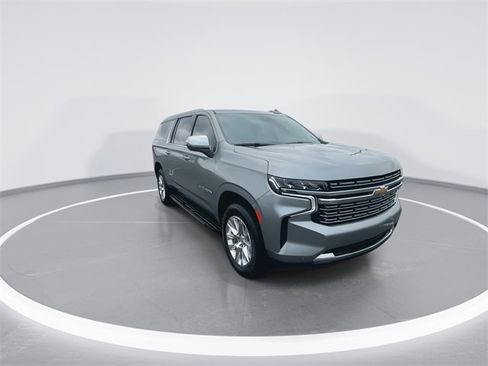 Used 2024 Chevrolet Suburban Premier image 3