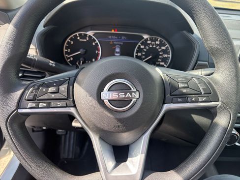 Used 2025 Nissan Altima 2.5 SV image 27