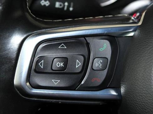 Used 2019 Jeep Wrangler Unlimited Sahara image 14