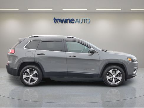 Used 2019 Jeep Cherokee Limited w/ Technology Group AWD/4WD image 6