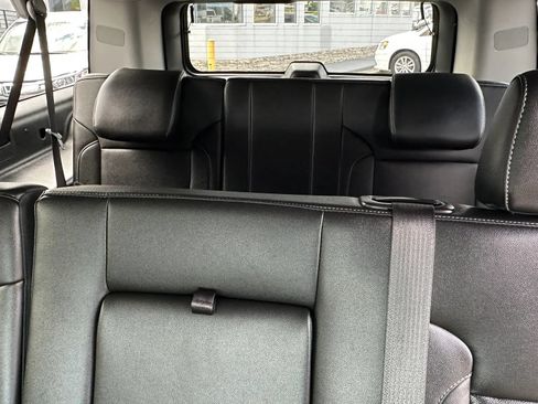 Used 2018 Chevrolet Suburban LT AWD/4WD image 17