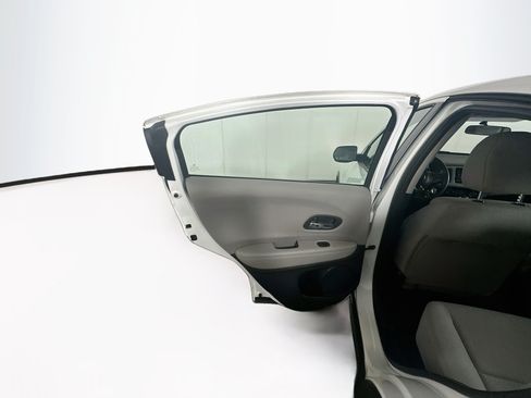 Used 2018 Honda HR-V LX image 24