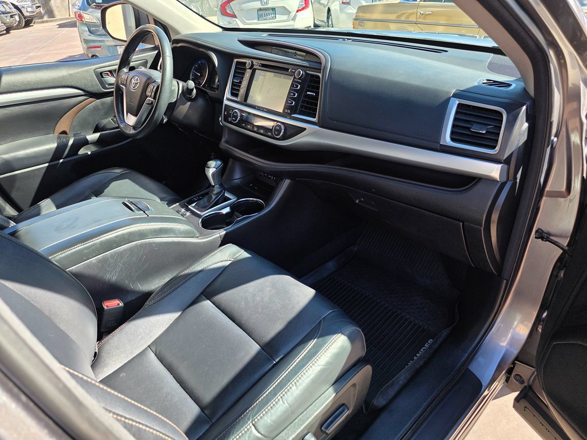 Used 2018 Toyota Highlander XLE FWD image 15