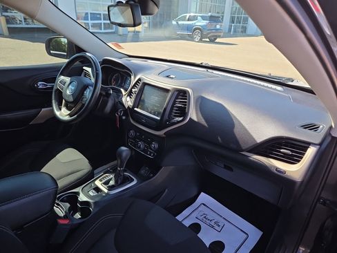 Used 2017 Jeep Cherokee Latitude FWD image 30