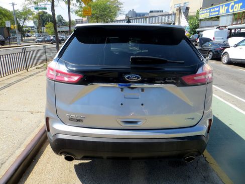 Used 2020 Ford Edge SE image 25