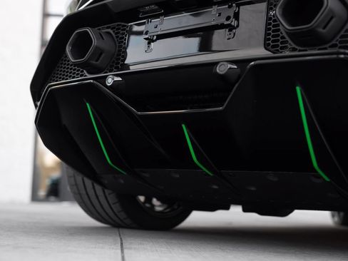 Used 2023 Lamborghini Huracan Tecnica RWD image 13