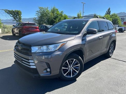 Used 2019 Toyota Highlander XLE AWD/4WD image 18