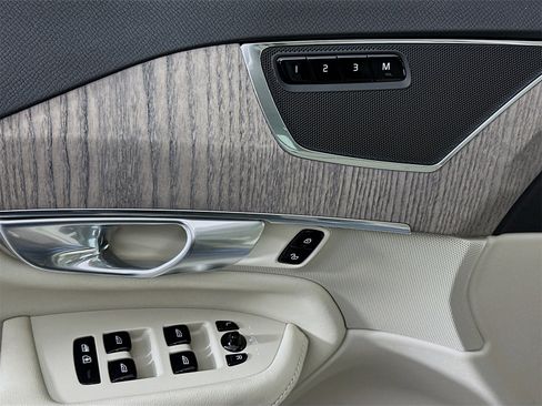 Used 2024 Volvo XC90 T8 Plus w/ Protection Package Premier image 18