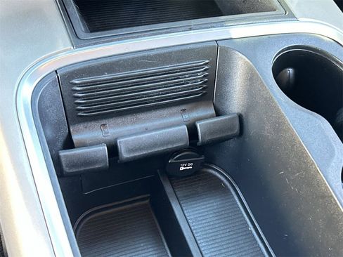 Used 2020 RAM 1500 Classic SLT w/ Luxury Group image 25