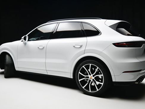 Used 2019 Porsche Cayenne Turbo w/ Premium Plus Package image 25