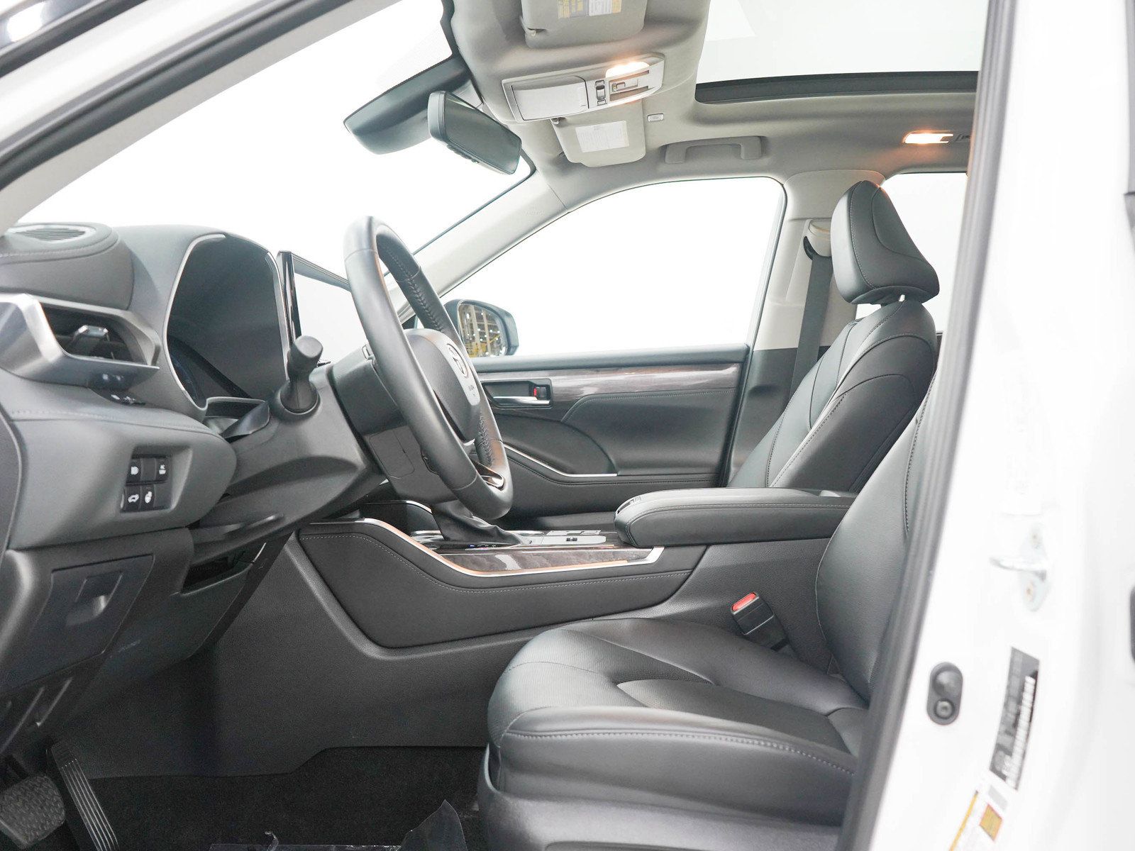 Used 2024 Toyota Highlander Limited AWD/4WD image 26