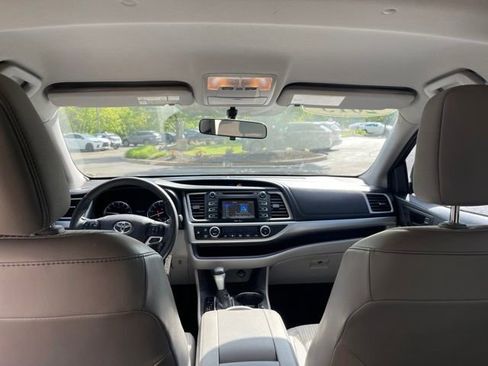 Used 2015 Toyota Highlander Plus FWD image 34