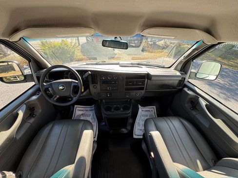 Used 2015 Chevrolet Express 2500 Extended image 18
