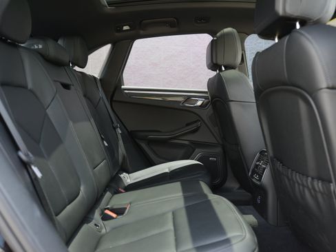 Certified 2026 Porsche Macan AWD/4WD image 34