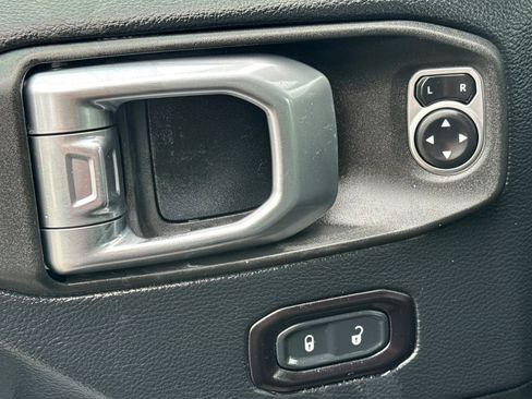 Used 2019 Jeep Wrangler Unlimited Rubicon w/ Steel Bumper Group image 11