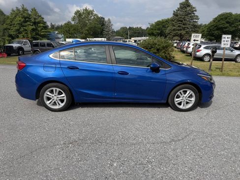 Used 2018 Chevrolet Cruze LT FWD image 6