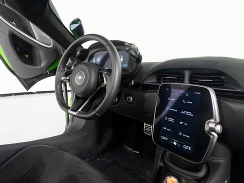 Used 2025 McLaren Artura Spider RWD image 26