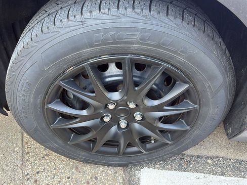 Used 2015 Toyota Camry LE FWD image 3