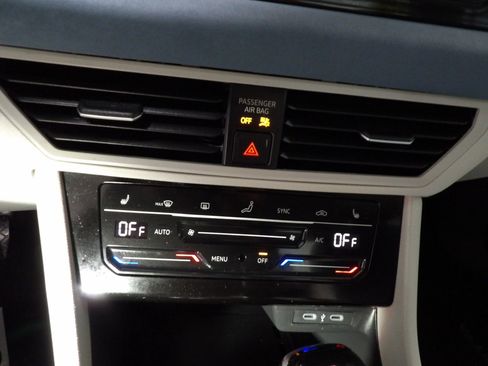 Used 2025 Volkswagen Jetta SE w/ Sunroof Package FWD image 16