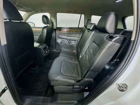 Used 2024 Volkswagen Atlas SE w/ Black Wheel Package FWD image 29