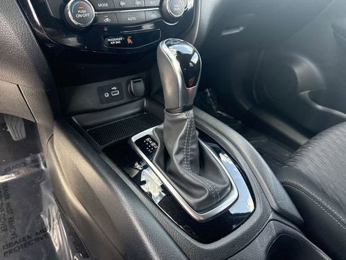 Used 2020 Nissan Rogue SV AWD/4WD image 19