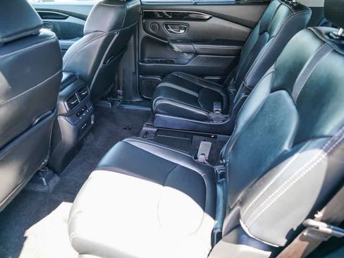 Used 2024 Honda Pilot Touring image 16