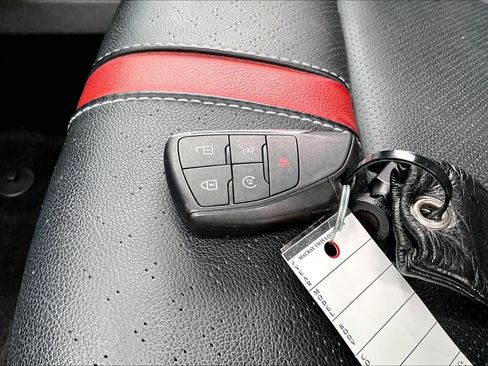 Used 2024 Chevrolet Traverse RS FWD image 15