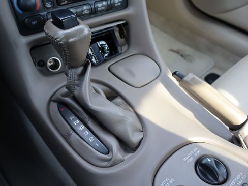 Used 2003 Chevrolet Corvette w/ Preferred Equipment Group1 image 27