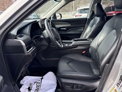 Used 2024 Toyota Grand Highlander XLE image 8