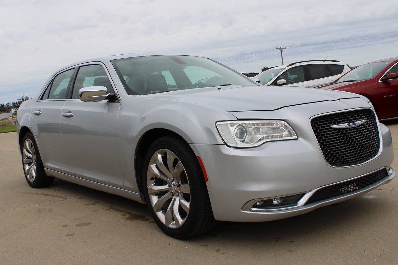 Used 2020 Chrysler 300 Limited RWD image 3