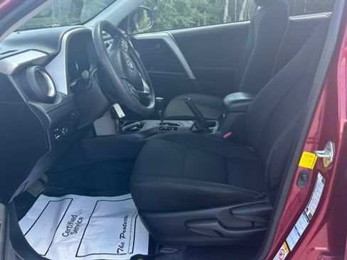 Used 2018 Toyota RAV4 LE AWD/4WD image 14