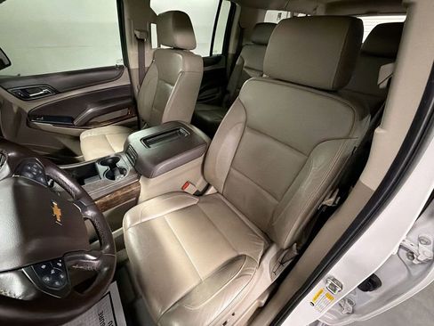 Used 2020 Chevrolet Suburban LT RWD image 20