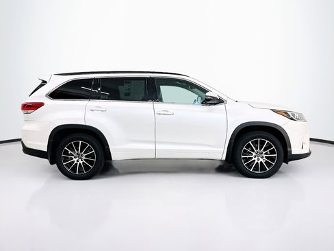 Used 2018 Toyota Highlander SE AWD/4WD image 10