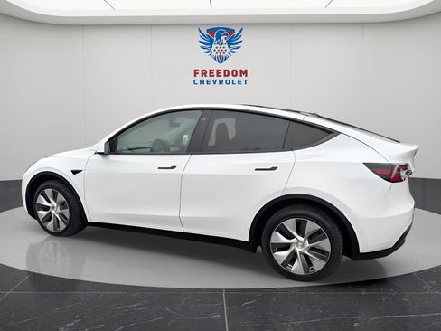 Used 2022 Tesla Model Y Long Range image 3