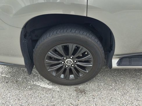 Used 2023 Lexus GX 460 Premium w/ Accessory Package AWD/4WD image 7