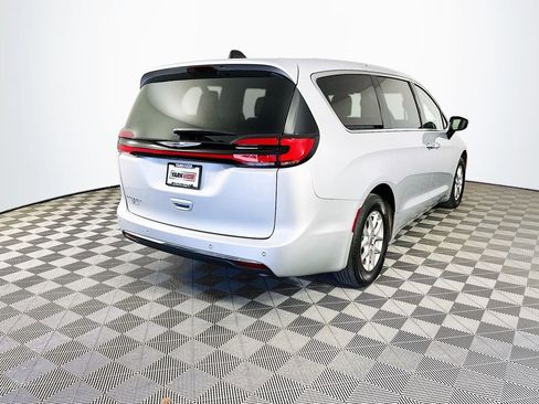 Certified 2024 Chrysler Pacifica Touring-L image 11