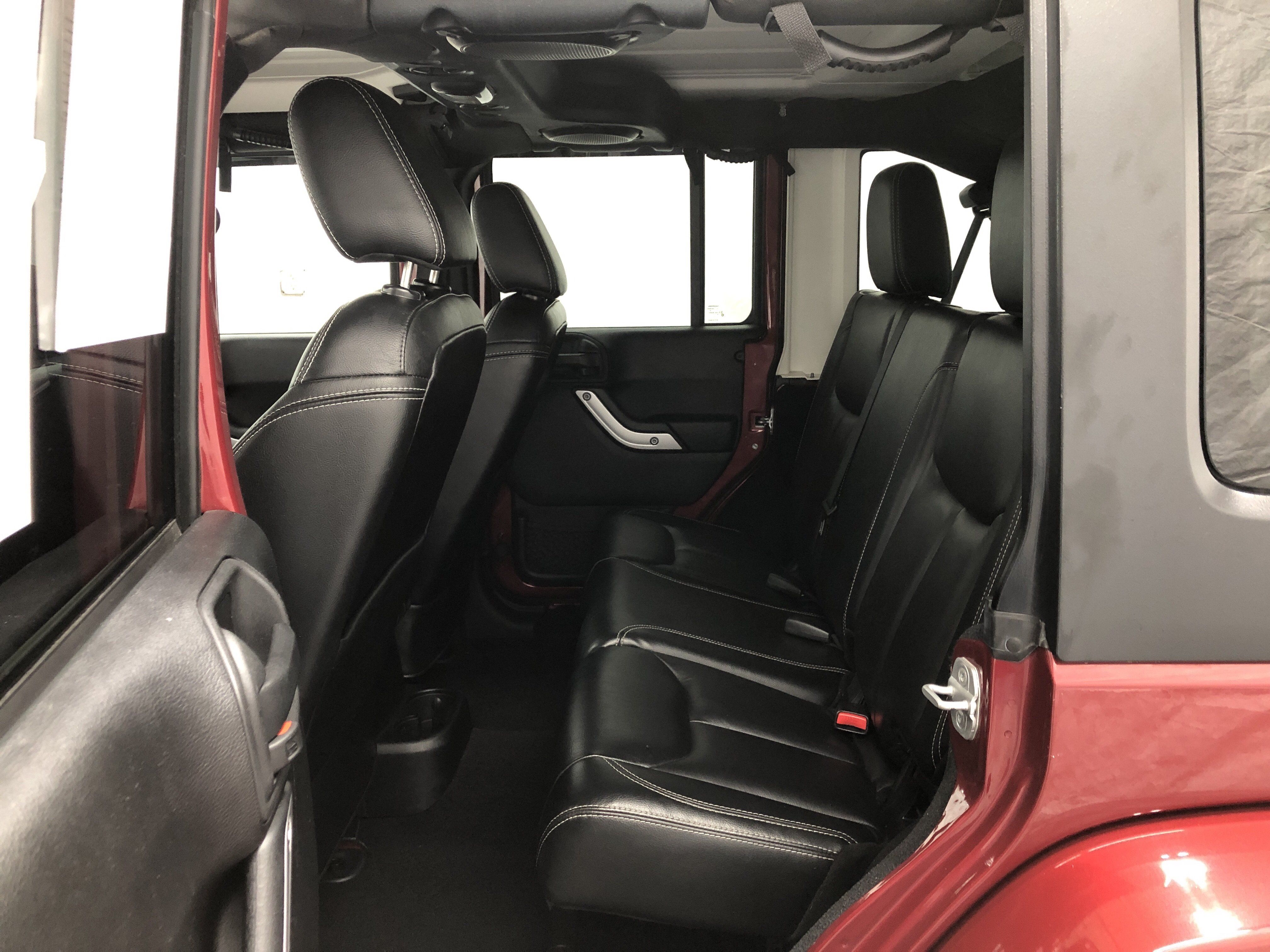 Used 2013 Jeep Wrangler Unlimited Sahara AWD/4WD image 9