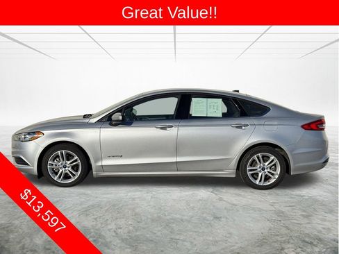 Used 2018 Ford Fusion S image 2